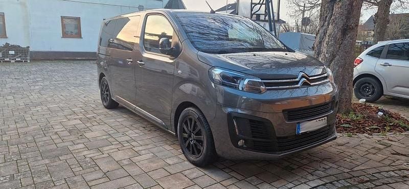 Grau Gebraucht 2023 Citroën Spacetourer Van / Kleinbus | 33.900 € (Guter Preis) - Bild 1/4