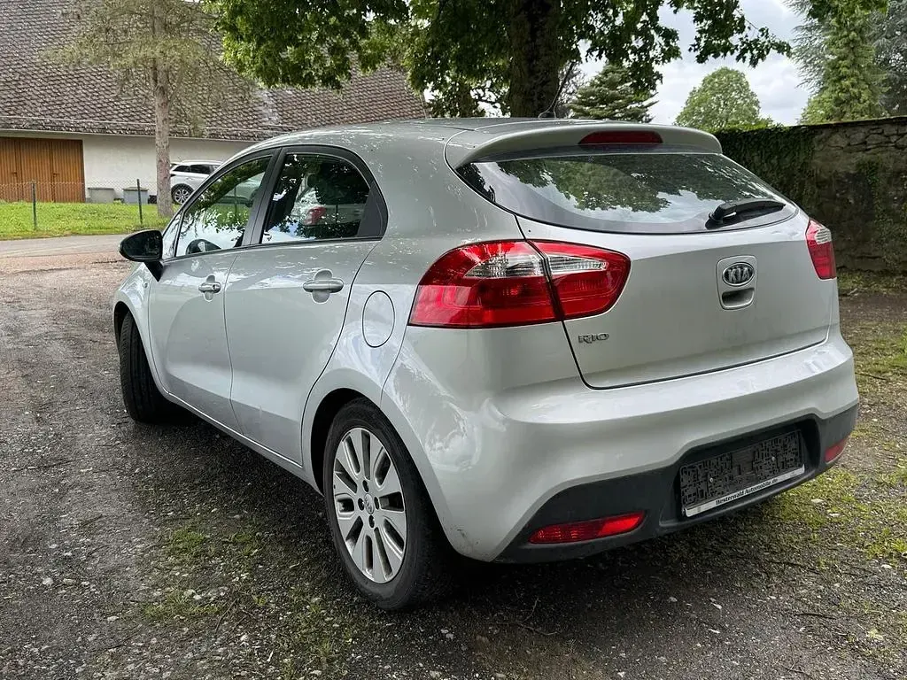 Gebraucht Kia Rio Edition 7 86 PS (63 kW) 2012 Silber Limousine