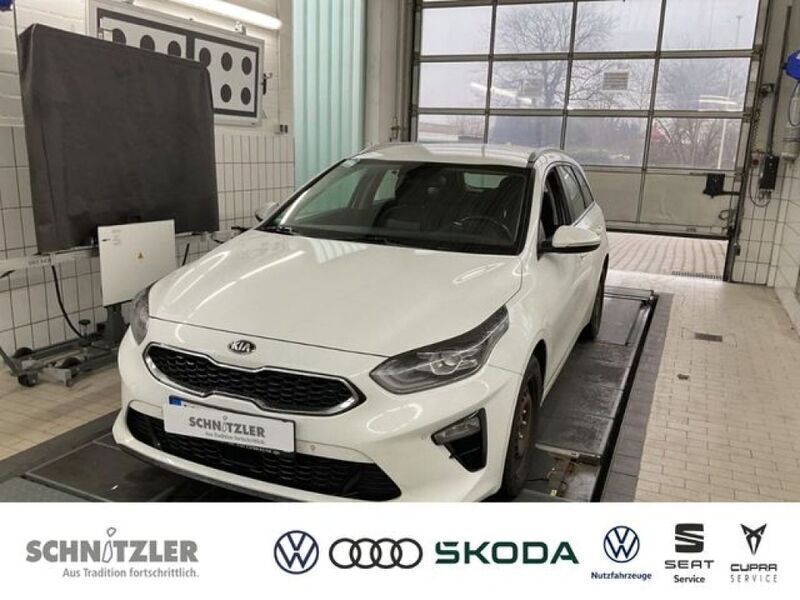 (hw2) deluxeweiss met. (metallic) Gebraucht 2019 Kia Ceed Spirit Kombi | 13.950 € (Fairer Preis) - Bild 1/2