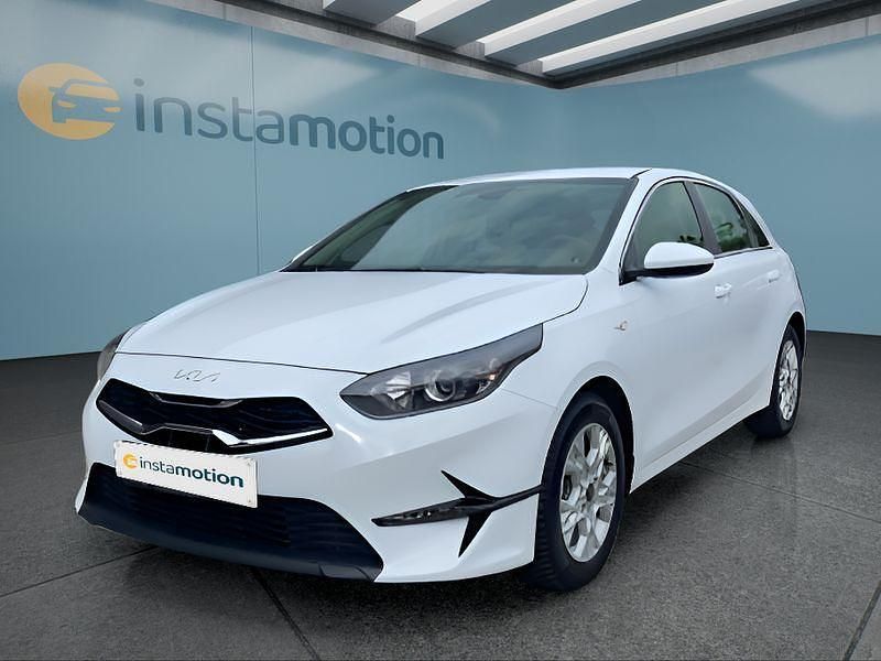 Weiß Gebraucht 2025 Kia Ceed Vision Kleinwagen | 21.499 € - Bild 1/4