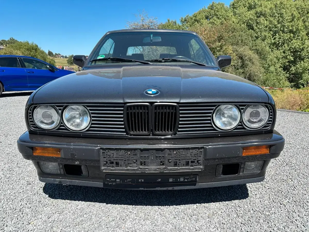 Gebraucht BMW 318 Shadowline 115 PS (84 kW) 1991 Schwarz Cabrio
