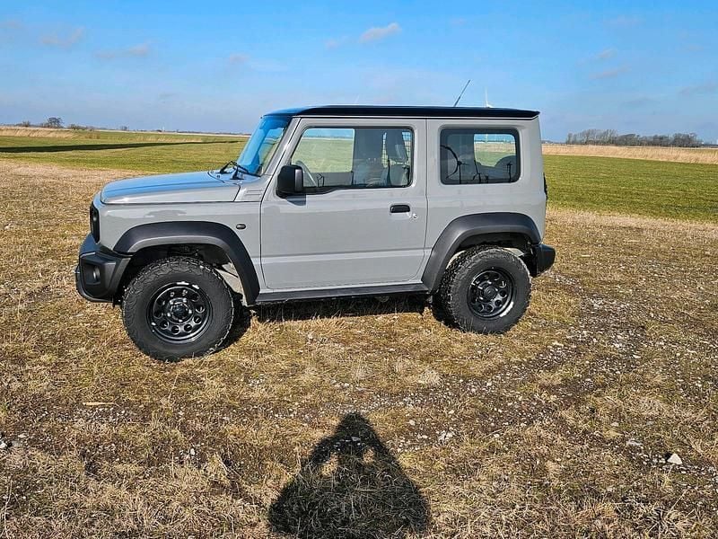Gebraucht Suzuki Jimny 102 PS (75 kW) 2023 Grau SUV