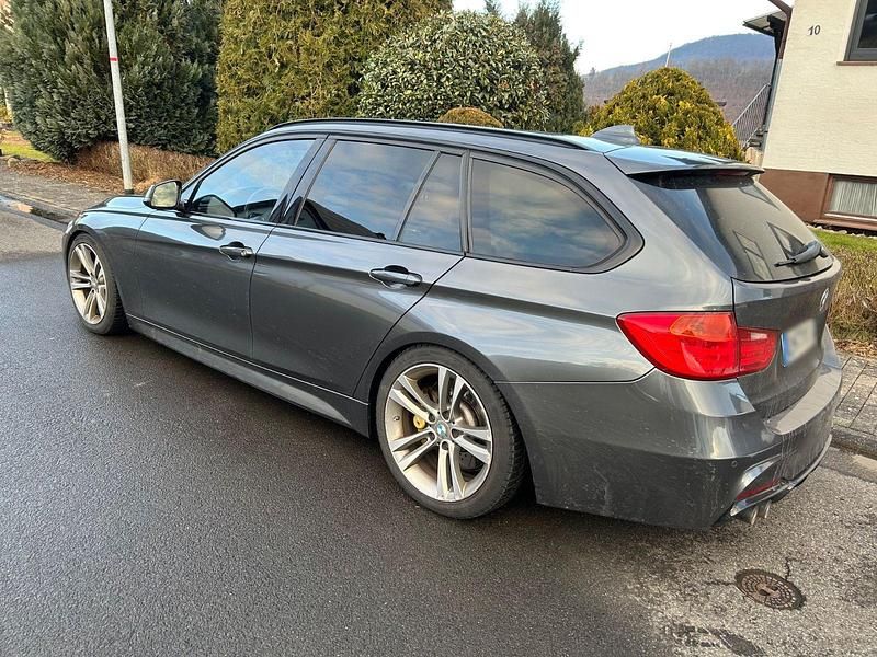 Gebraucht BMW 330 Performance 258 PS (189 kW) 2013 Grau Kombi