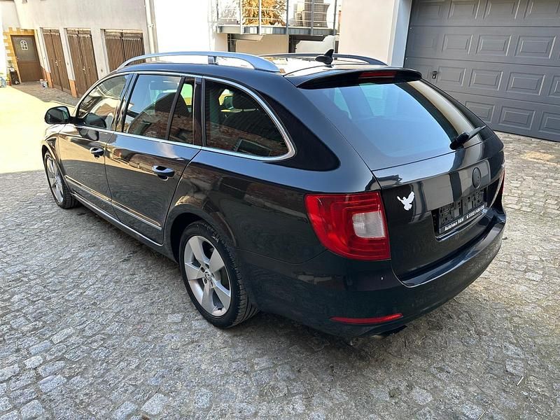 Gebraucht Skoda Superb 170 PS (125 kW) 2012 Schwarz Kombi