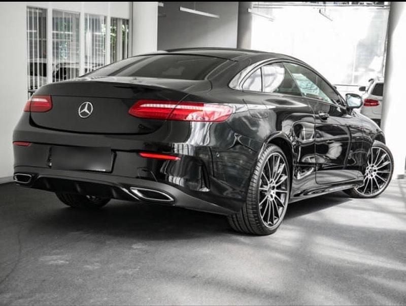 Schwarz Gebraucht 2017 Mercedes E220 AMG Coupé | 39.500 € (Teuer) - Bild 1/4