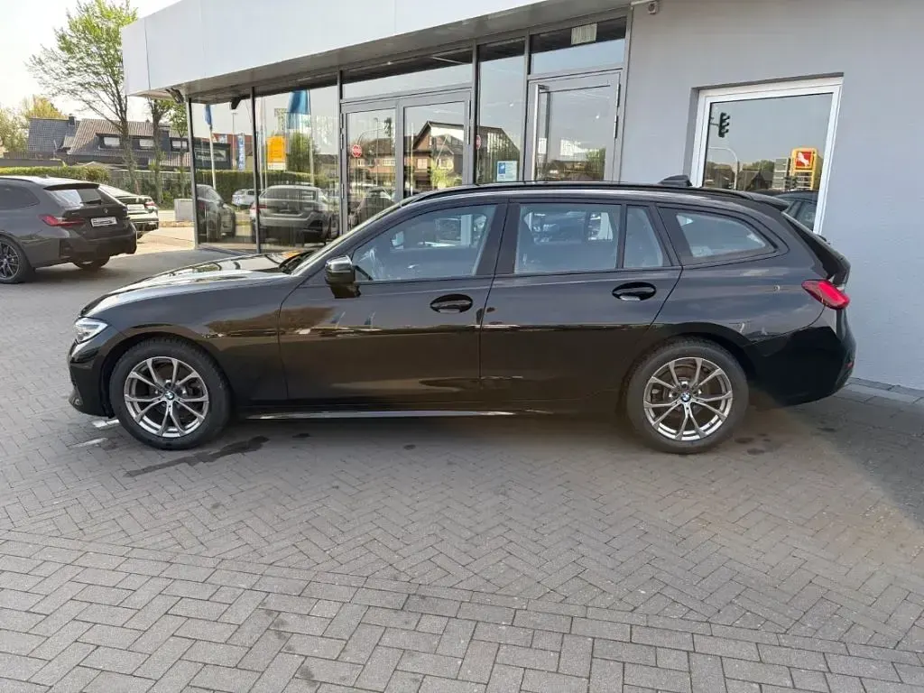 Gebraucht BMW 320 Advantage 190 PS (139 kW) 2022 Schwarz Kombi
