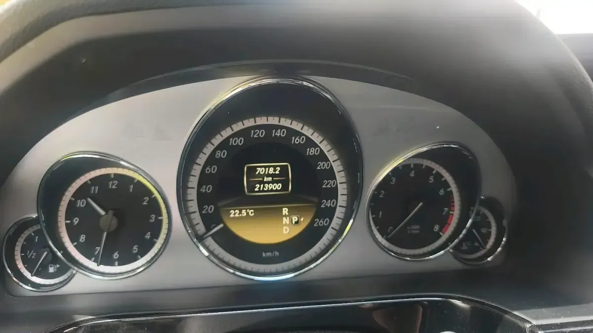Gebraucht Mercedes E200 184 PS (135 kW) 2012 Grau Limousine