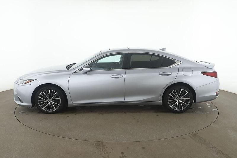 Gebraucht Lexus ES300H Business Edition 218 PS (160 kW) 2024 Grau Limousine