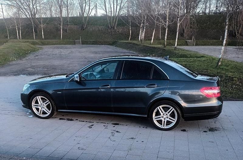Gebraucht Mercedes E220 170 PS (125 kW) 2010 Grau Limousine