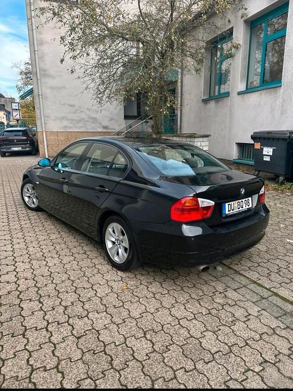 Schwarz Gebraucht 2006 BMW 318 Limousine | 4.600 € (Fairer Preis) - Bild 1/4