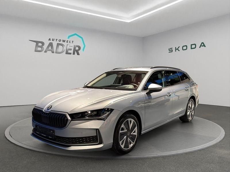 Pebble silber metallic Gebraucht 2025 Skoda Superb SE L Kombi | 40.930 € (Superpreis) - Bild 1/4