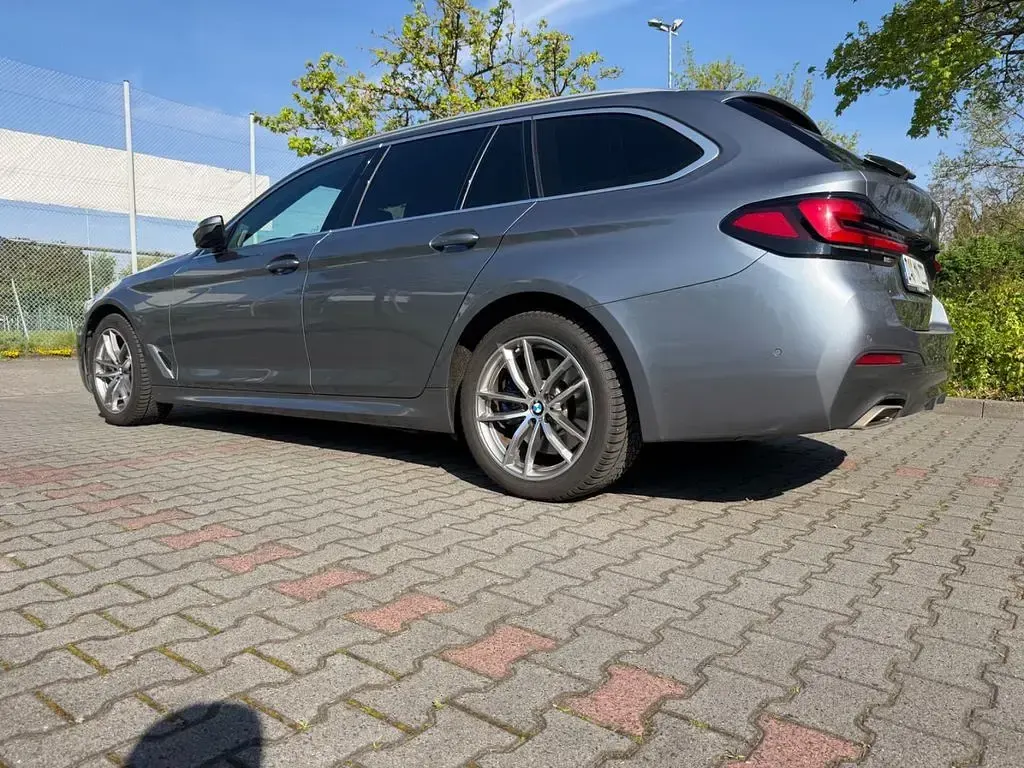 Gebraucht BMW 530 M Sport 286 PS (210 kW) 2022 Grau Kombi