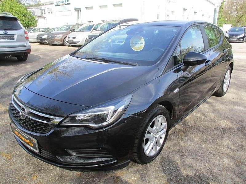 Gebraucht Opel Astra Edition 101 PS (74 kW) 2016 Schwarz Kleinwagen