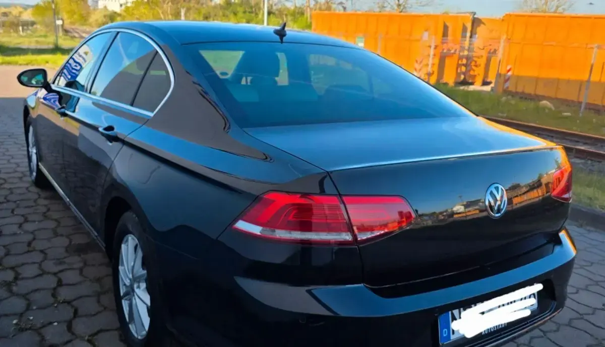 Gebraucht VW Passat 150 PS (110 kW) 2016 Schwarz Limousine