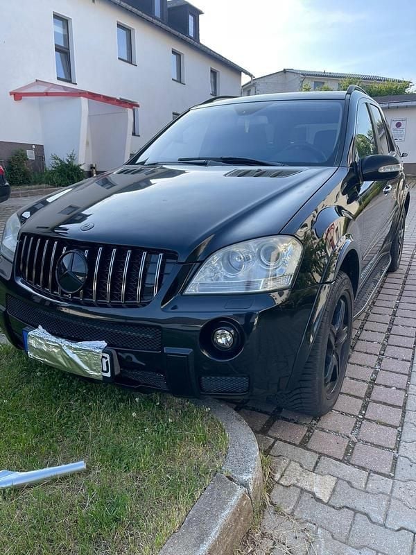 Schwarz Gebraucht 2008 Mercedes ML500 SUV | 12.000 € - Bild 1/4