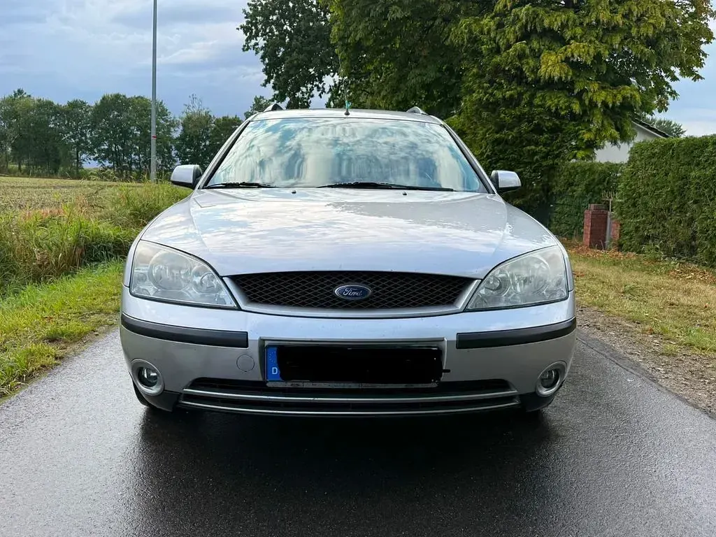 Gebraucht Ford Mondeo Ghia 145 PS (106 kW) 2003 Silber Limousine