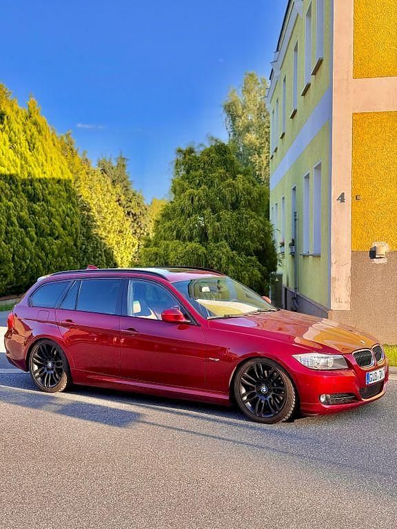 Gebraucht BMW 325 Sport Line 204 PS (150 kW) 2010 Rot Kombi