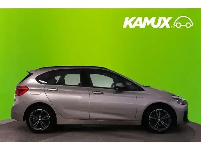 Gebraucht BMW 220 Active Tourer Sport Line 178 PS (130 kW) 2021 Silber Van / Kleinbus