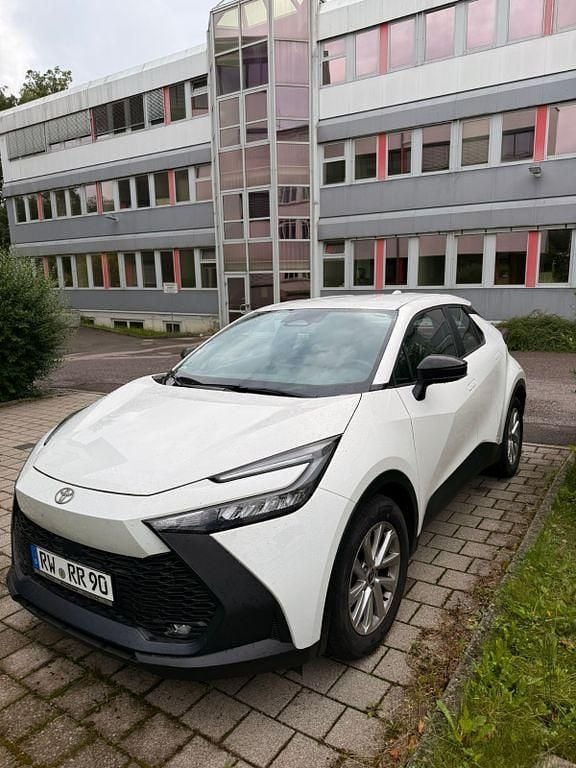 Gebraucht Toyota C-HR 122 PS (89 kW) 2024 Weiß SUV