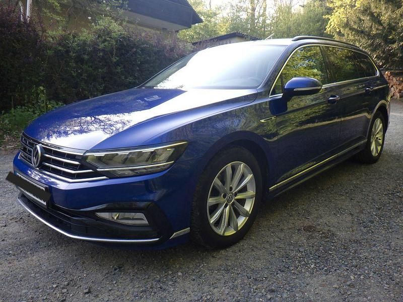 Używany VW Passat R 190 KM (139 kW) 2020 Niebieski Sedan/Limuzyna