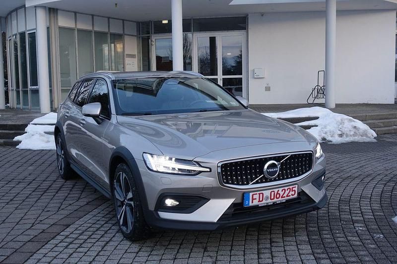 Gebraucht Volvo V60 CC 197 PS (144 kW) 2023 Beige Kombi