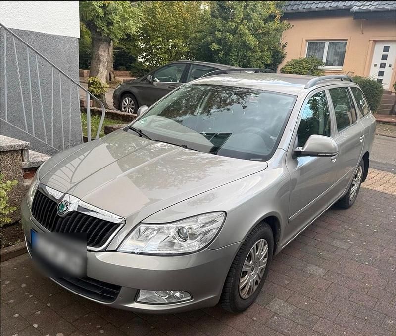 Gold Gebraucht 2010 Skoda Octavia Kombi | 3.800 € (Teuer) - Bild 1/4