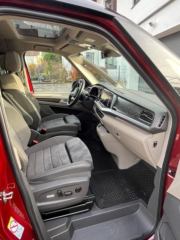 Gebraucht VW Multivan Edition 150 PS (110 kW) 2023 Rot Van