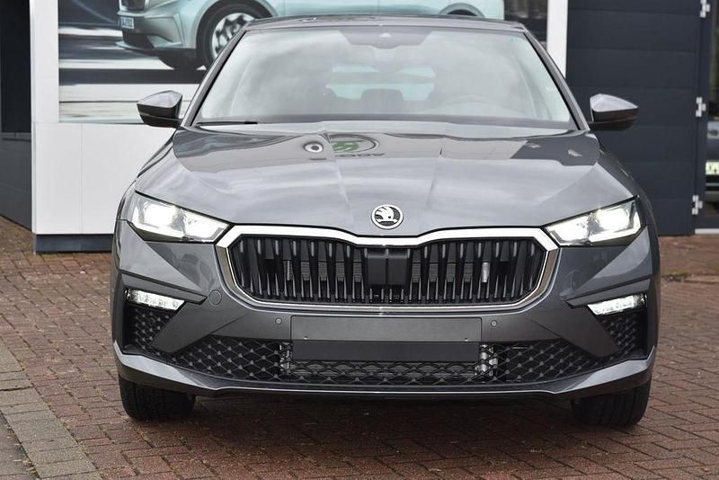 Neu Skoda Scala Tour 150 PS (110 kW) 2025 Grau Kleinwagen