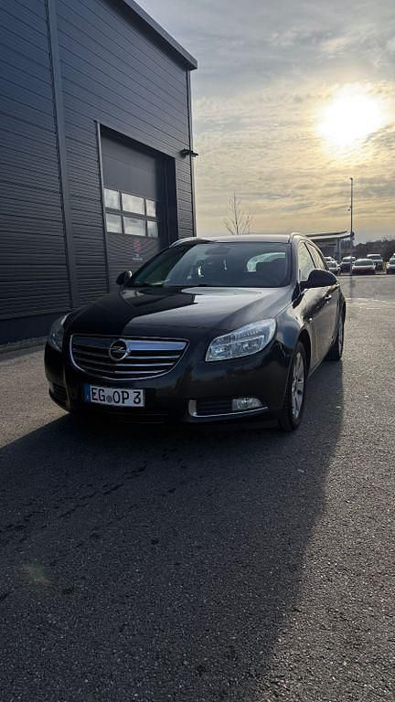 Gebraucht Opel Insignia 160 PS (117 kW) 2010 Schwarz Kombi