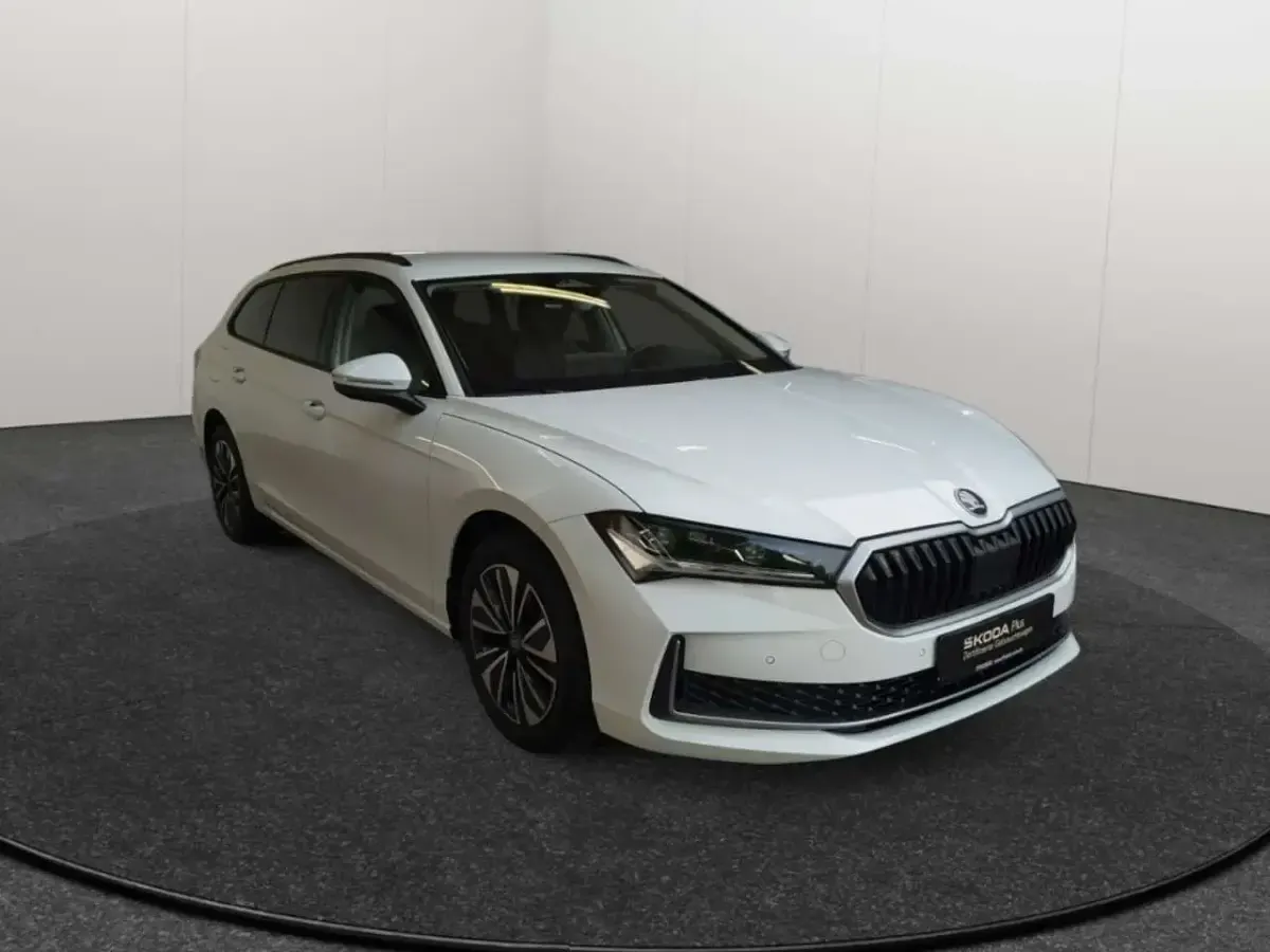 Gebraucht Skoda Superb Selection 204 PS (150 kW) 2025 Weiss Kombi