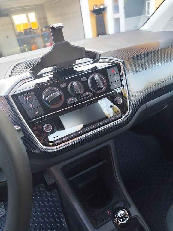 Second-hand VW up! 65 CP (47 kW) 2021 Alb Hatchback