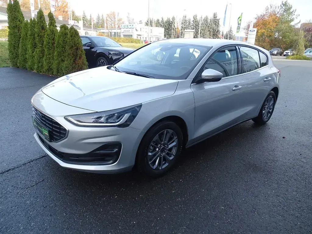 Gebraucht Ford Focus Titanium 125 PS (91 kW) 2023 Polarsilber metallic Limousine