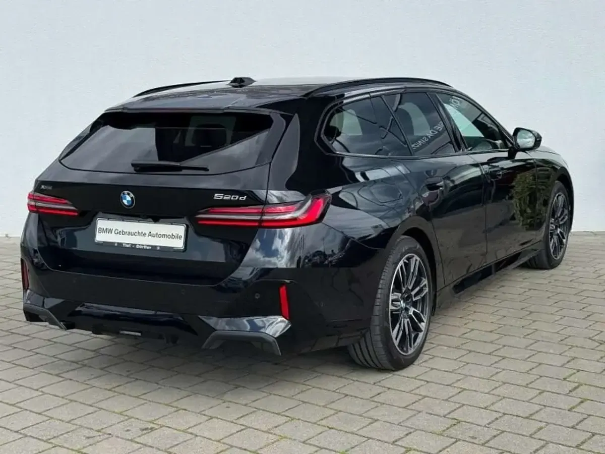Gebraucht BMW 520 Performance 197 PS (144 kW) 2025 Schwarz Limousine