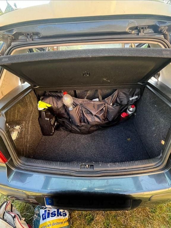 Second-hand VW Golf IV Basis 75 CP (55 kW) 2002 Albastru Berlinǎ