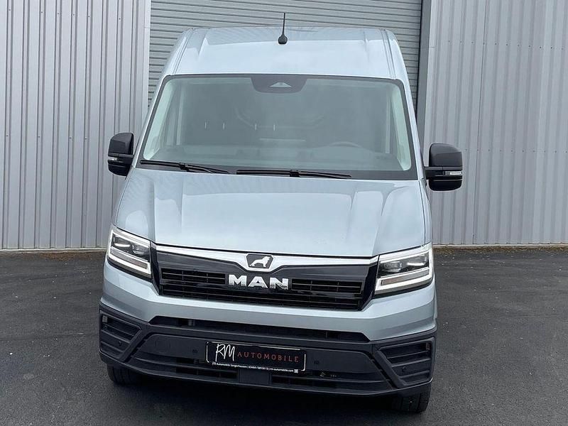 Używany MAN TGE 177 KM (130 kW) 2025 Srebrny Van