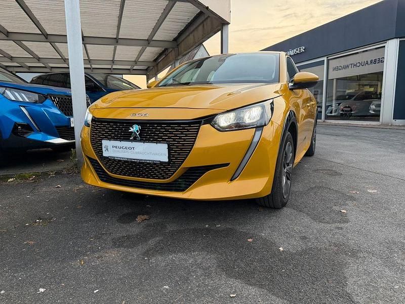 Gebraucht Peugeot e-208 Active 100 kW (136 PS) 2021 Farogelb Kleinwagen