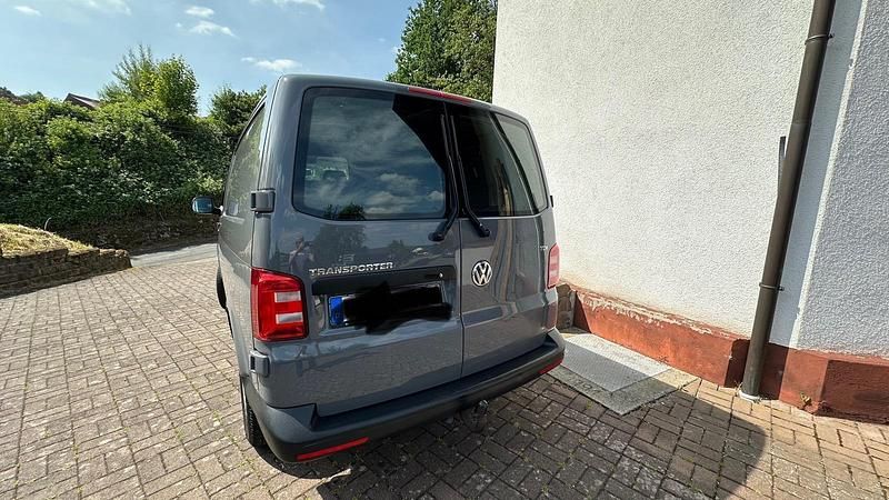 Grau Gebraucht 2016 VW T6 Van | 15.500 € - Bild 1/4