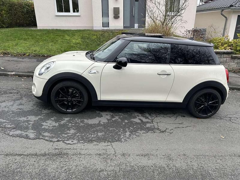 Weiß Gebraucht 2017 Mini Cooper S Kleinwagen | 17.690 € (Fairer Preis) - Bild 1/4
