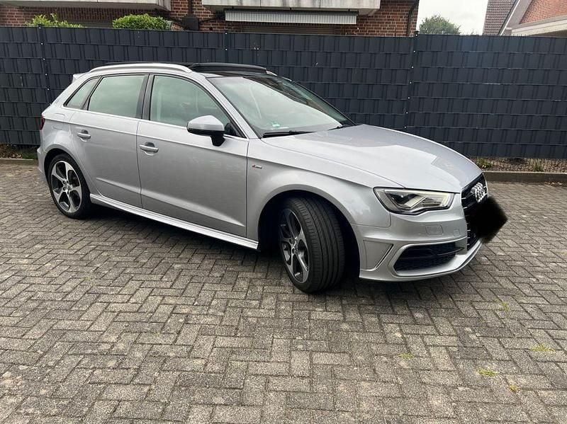 Silber Gebraucht 2016 Audi A3 Sportback S-Line Limousine | 19.500 € (Etwas zu teuer) - Bild 1/4
