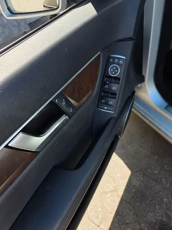 Second-hand Mercedes C180 Elegance 156 CP (114 kW) 2011 Argintiu Berlinǎ