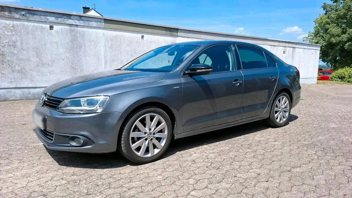 Usata VW Jetta Match 105 CV (77 kW) 2012 Grigio Berlina