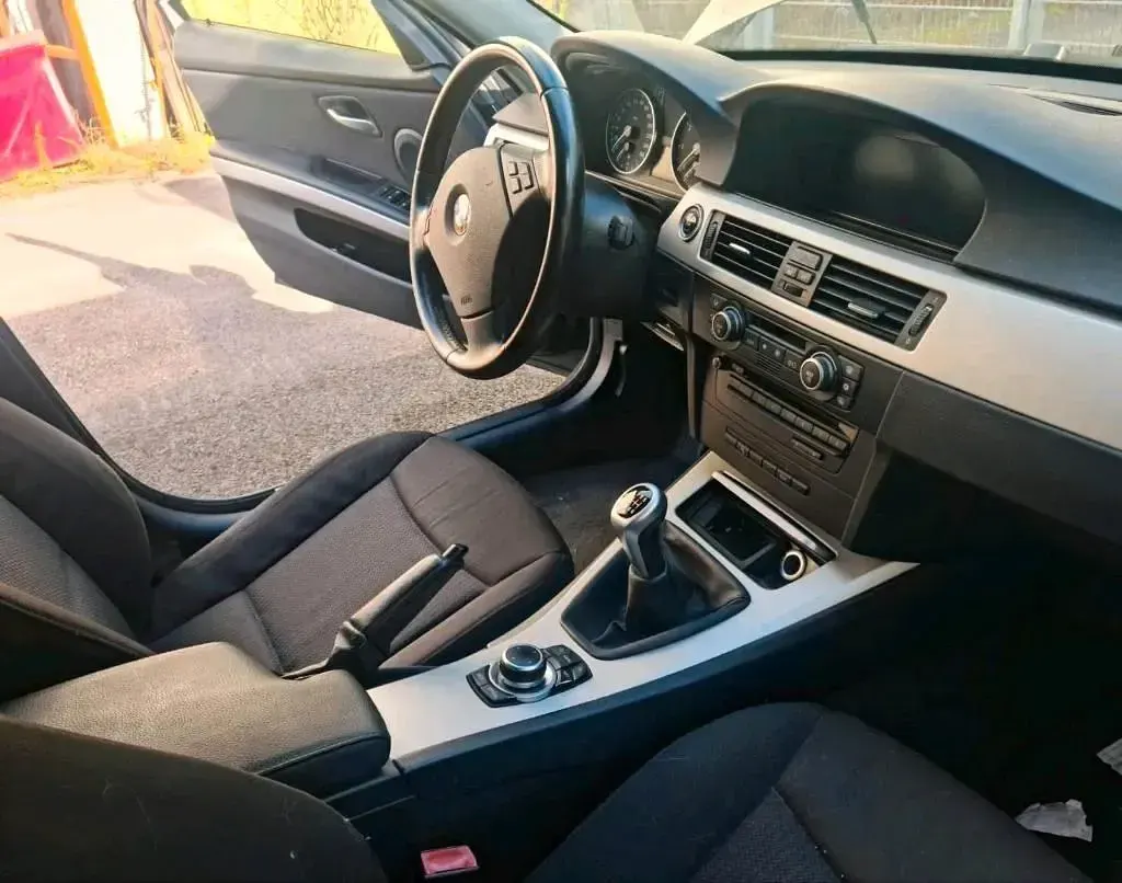 Gebraucht BMW 318 143 PS (105 kW) 2008 Schwarz Kombi