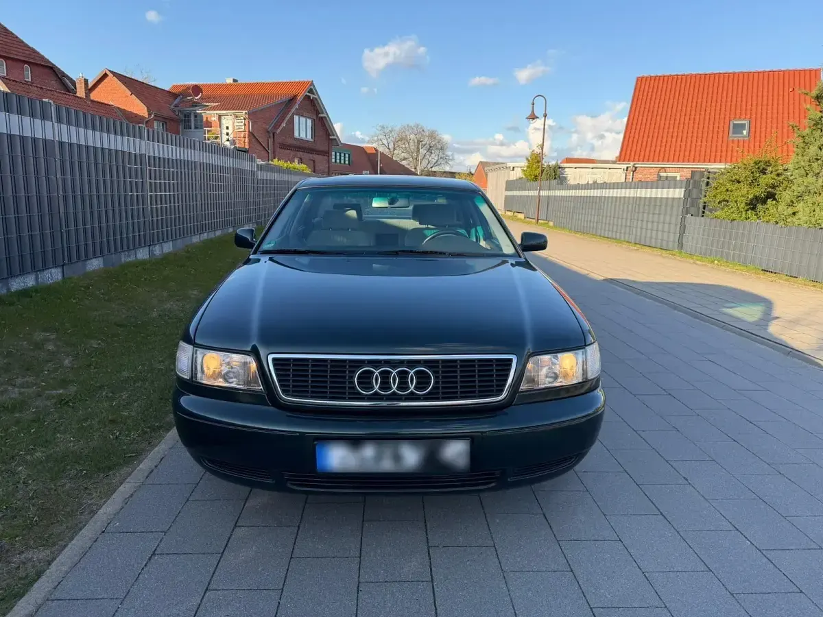 Second-hand Audi A8 170 CP (125 kW) 1995 Verde Berlinǎ