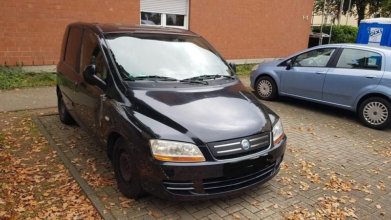 Schwarz Gebraucht 2005 Fiat Multipla Active Van / Kleinbus | 1.950 € - Bild 1/4