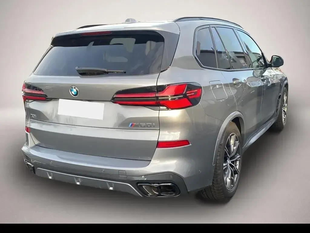 Gebraucht BMW X5 M Sport 530 PS (389 kW) 2024 Manufacturer SUV