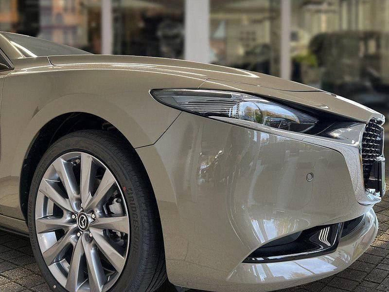 Neu Mazda 3 140 PS (102 kW) 2025 Grau Limousine