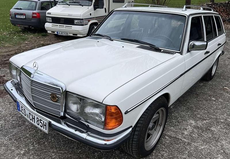 Gebraucht Mercedes 300 125 PS (91 kW) 1985 Weiß Kombi