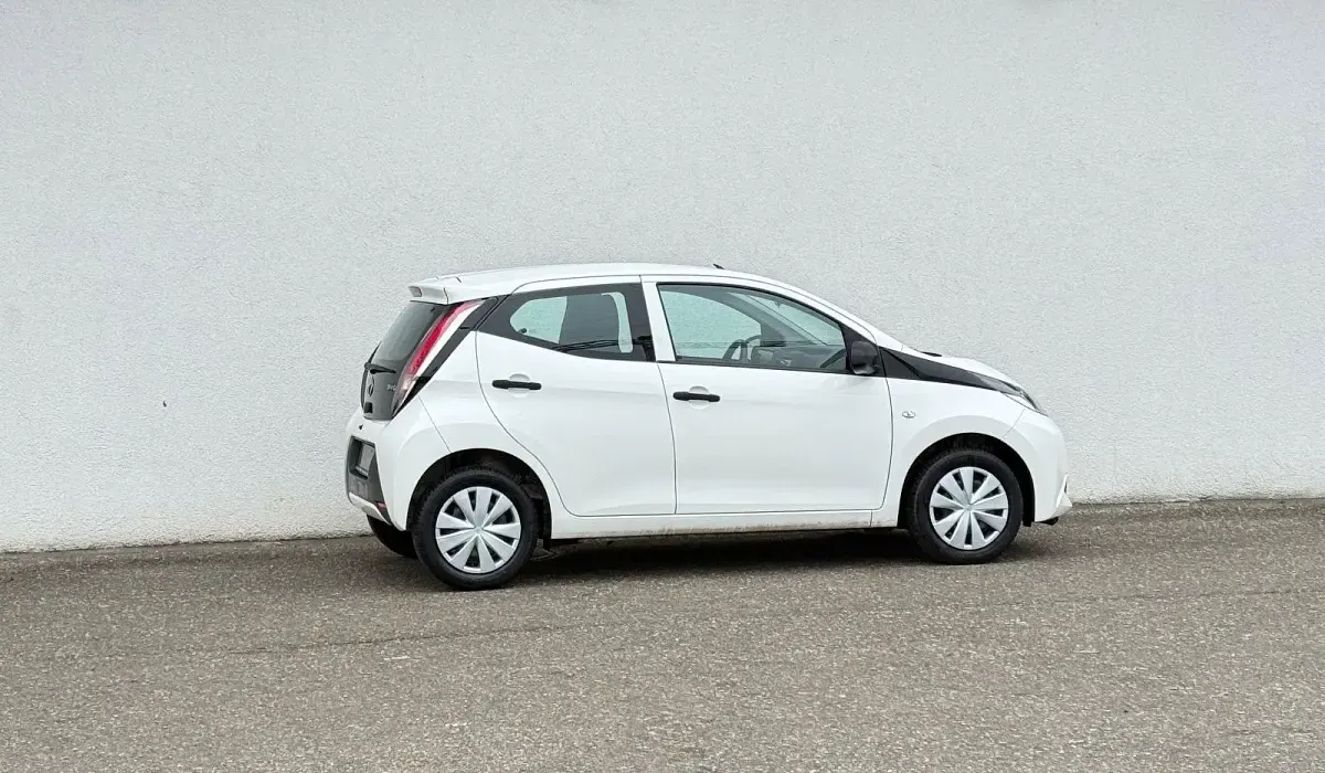Gebraucht Toyota Aygo 69 PS (50 kW) 2016 Weiß Kleinwagen