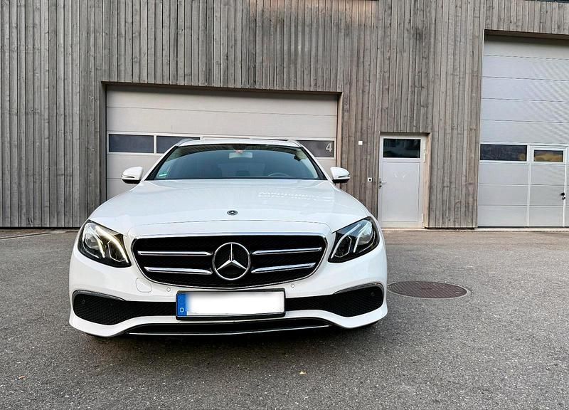 Weiß Gebraucht 2019 Mercedes E200 Kombi | 20.500 € (Fairer Preis) - Bild 1/4