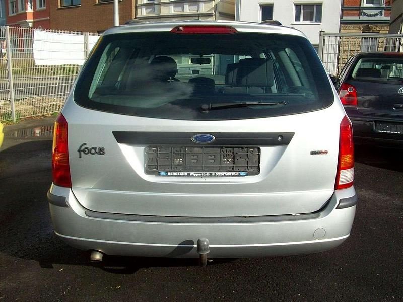 Gebraucht Ford Focus Ghia 101 PS (74 kW) 2002 Silber Kombi